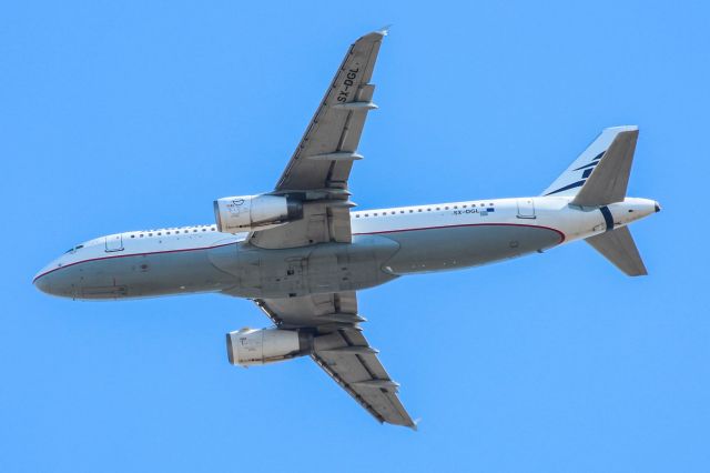 Airbus A320 (SX-DGL)