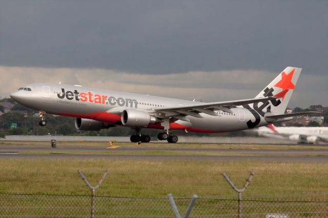 Airbus A330-200 (VH-EBE) - 10 OCT 2010