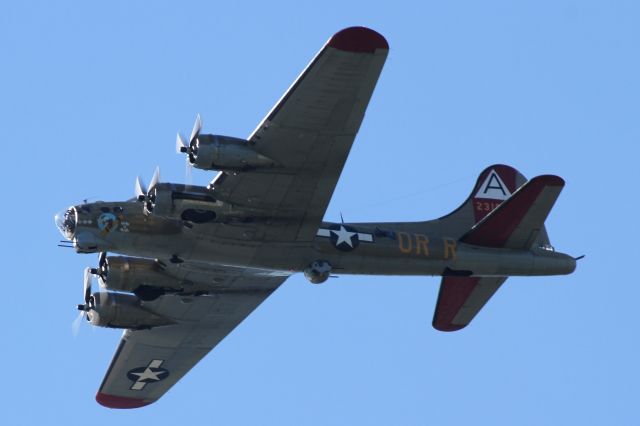 Boeing B-17 Flying Fortress (N93012) - Over Mercer Island, WA