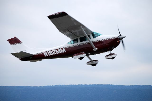 Cessna Skylane (N182MM)