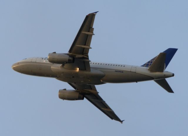 Airbus A319 (N839UA)