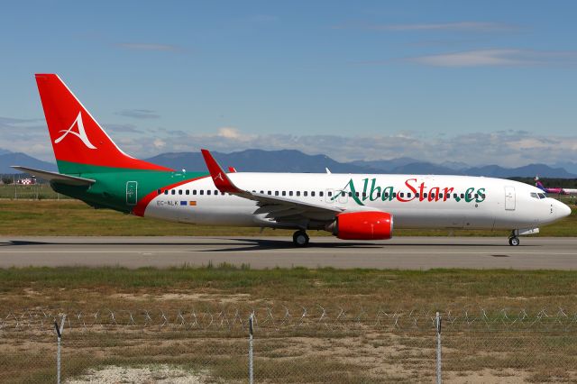 Boeing 737-700 (EC-NLK)