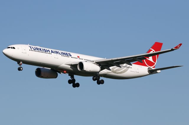 Airbus A330-300 (TC-LOF)