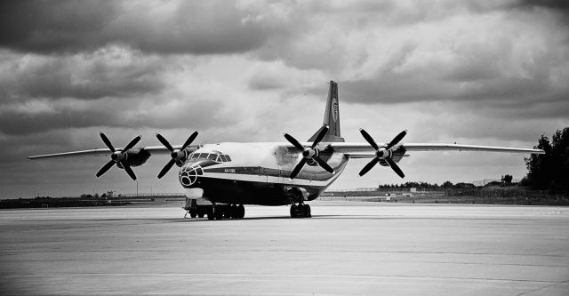 Antonov An-12 (UR-RWF)