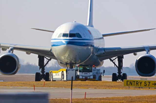 Airbus A330-300 (B-6092)