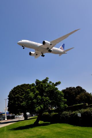 KLAX —
