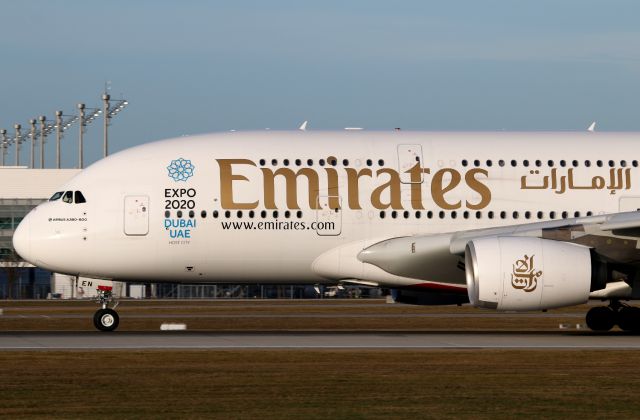 Airbus A380-800 (A6-EEN)