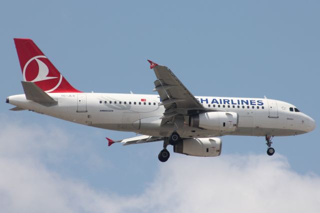Airbus A319 (TC-JLS)