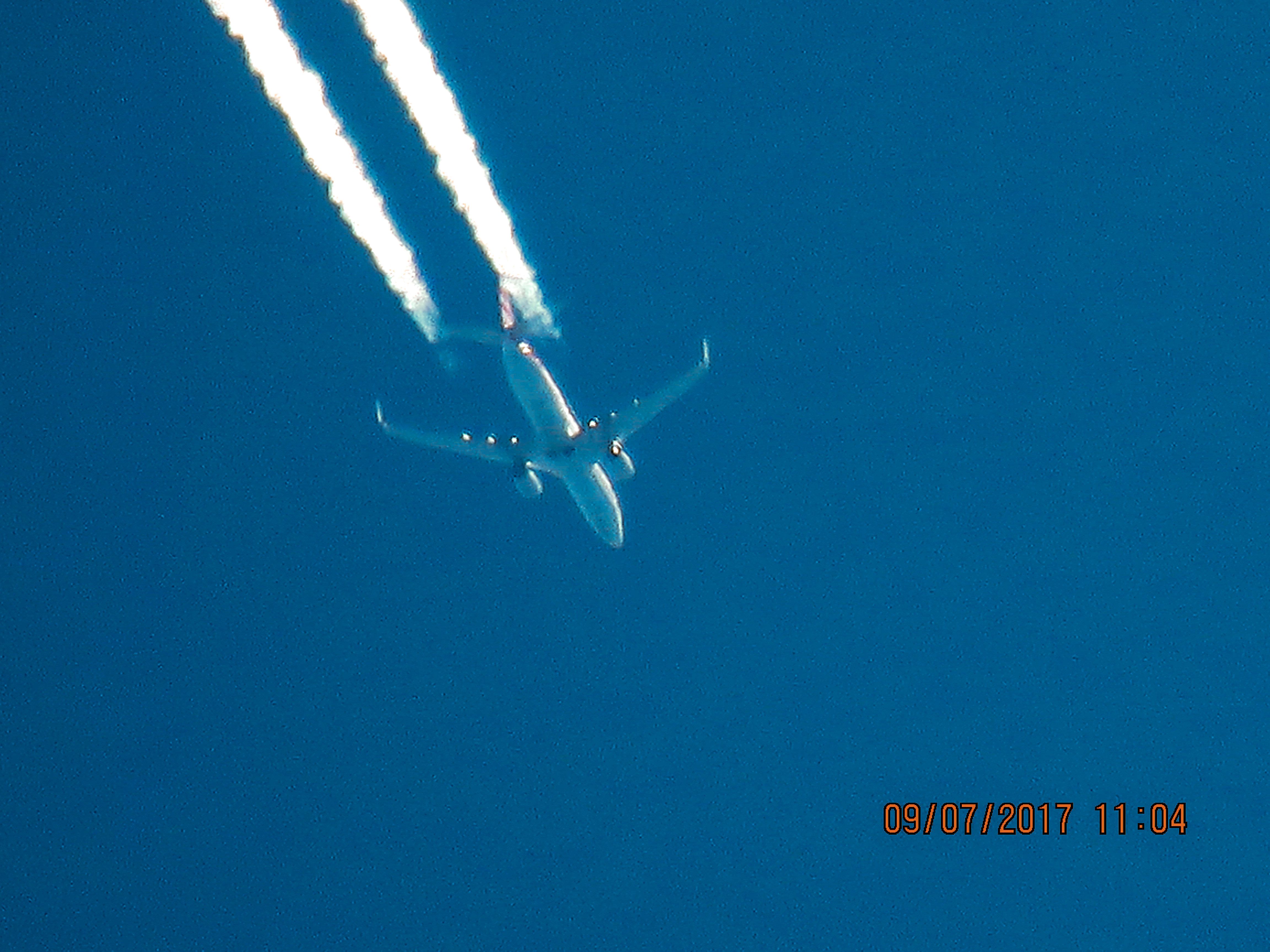 Boeing 737-800 (N925AN)