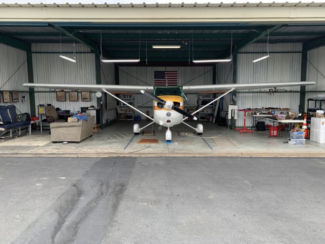 Cessna Skyhawk (N3566E) - N3566E in it's hanger at Fallbrook, CA