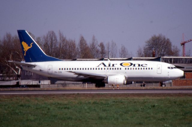 BOEING 737-300 (PH-OZB)