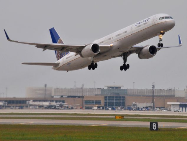 BOEING 757-300 (N75851)