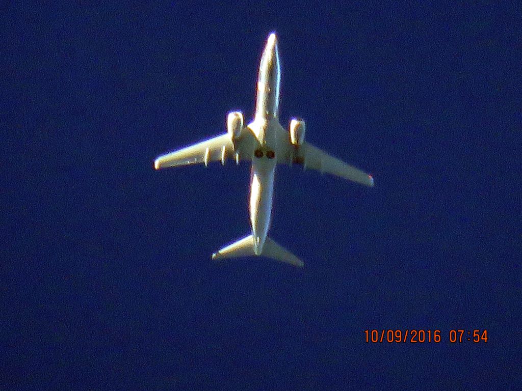 Boeing 737-800 (N933AN)