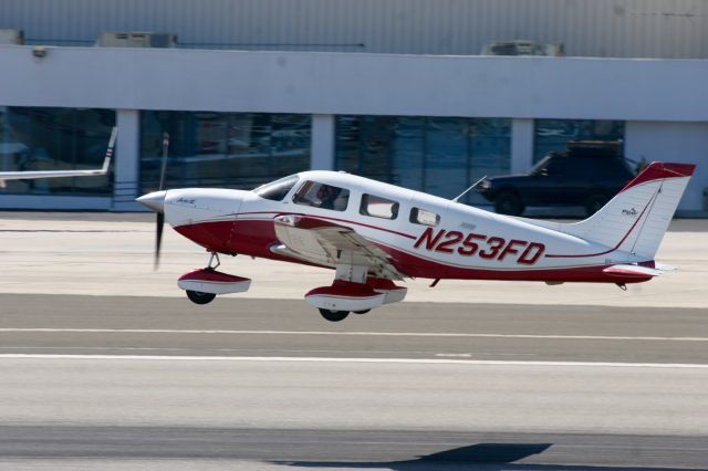 Piper Cherokee (N253FD)