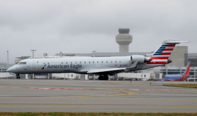 Canadair Regional Jet CRJ-700 (N712PS)