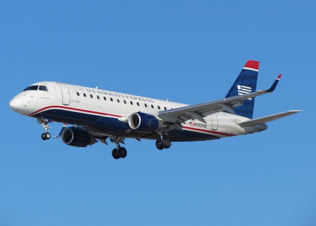 Embraer 170/175 (N103HQ)