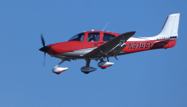 Cirrus SR-22 (N916SY) - On final is this 2018 Cirrus SR-22T in the Winter of 2020.