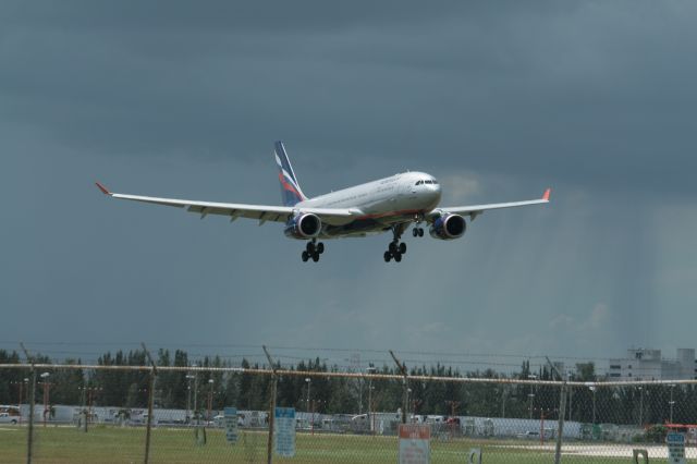 Airbus A330-300 —