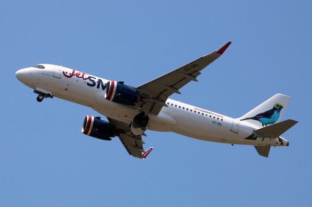 Airbus A320 (CC-DIL)