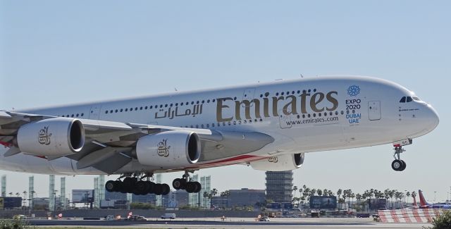 Airbus A380-800 (A6-EOC)