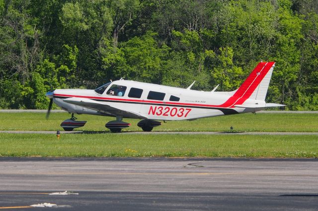Piper Saratoga (N32037)