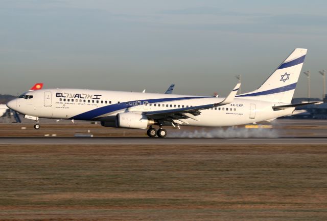 Boeing 737-800 (4X-EKF)