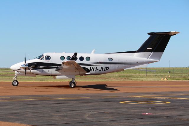 Beechcraft Super King Air 200 (VH-JHP) - VH-JHP seen here at Longreach just prior to taking off for Toowoomba 12/04/2021