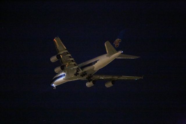 Airbus A380-800 (B-6137)