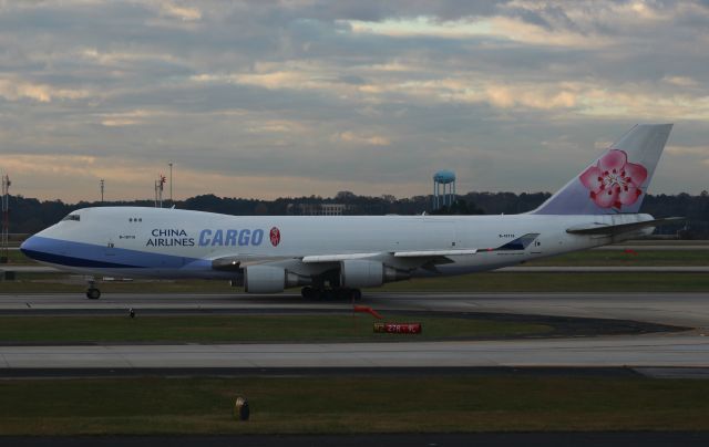 Boeing 747-400 (B-18716)