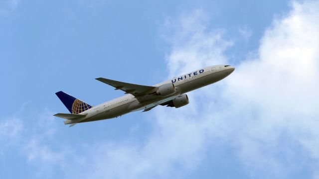 Boeing 777-200 (N78008)