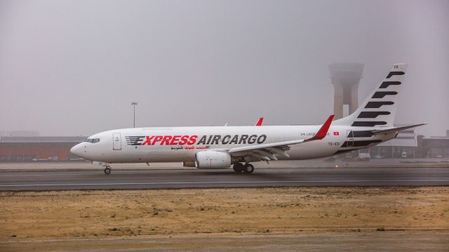 Boeing 737-800 (TS-CID)