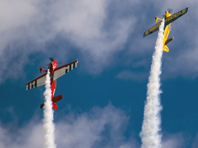 EXTRA EA-300 (N580GP) - Oshkosh 2013!