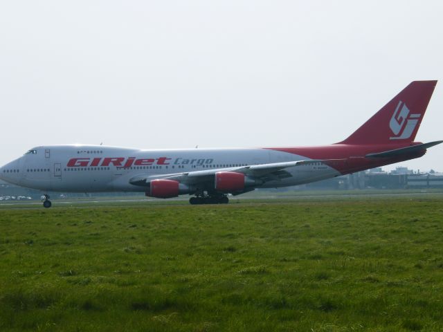Boeing 747-200 (N652AP) - N652AP BOEING 747-21AC   CN 23652/669 WITH GIRJET TITLES AT SHANNON ON 18/04/2008 ENROTE TO STATES.EX REG WERE EC-KEP  NEXT REG AP-BIB