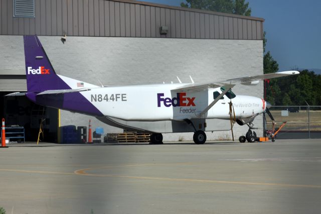 Cessna Caravan (N844FE) - Feeeder aircraft being readied for flight