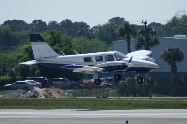 Piper Seneca (N787PE)