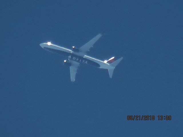 Boeing 737-900 (N898DN)
