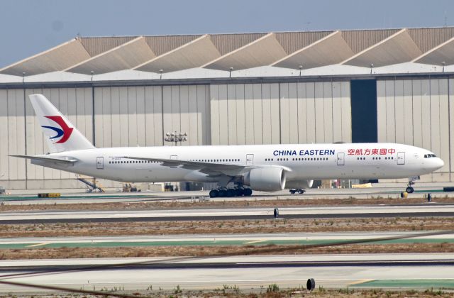 BOEING 777-300 (B-2023)