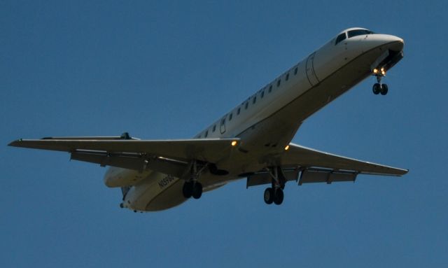 Embraer ERJ-145 (N15986)