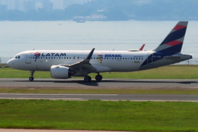 Airbus A320 (PR-XBL)