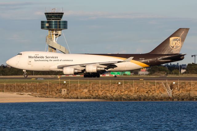 Boeing 747-400 (N577UP) - 5X34/UPS34 fr. HNL Honolulu, R34L SYD/YSSY 03/12/2017