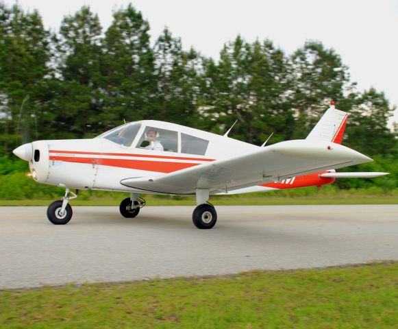 Piper Cherokee (N611VM)