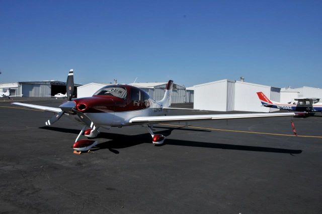 Cirrus SR-22 (N684SR) - Starboard Side Front of N684SR