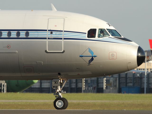 — — - Alitalia A321-200, in retro livery, lined up on runway 027R at LHR.