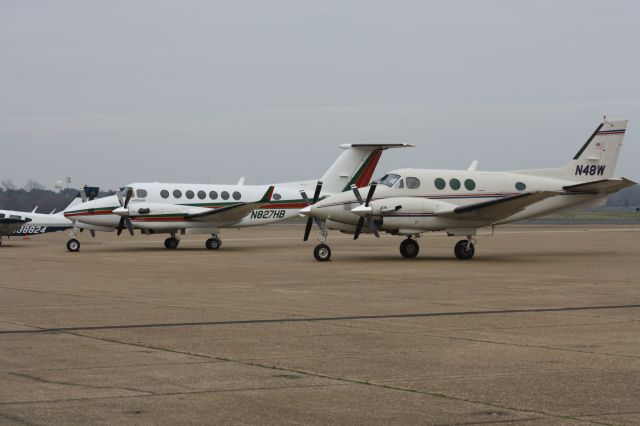 Beechcraft Super King Air 300 (N827HB)