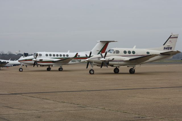 Beechcraft Super King Air 300 (N827HB)