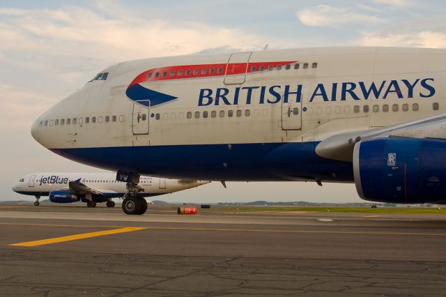 Boeing 747-400 (G-CIVW) - Friends ?