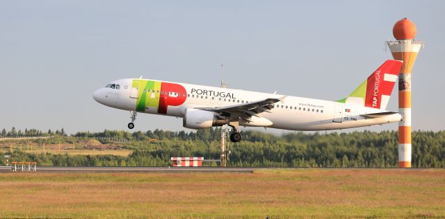 Airbus A320 (CS-TNG)