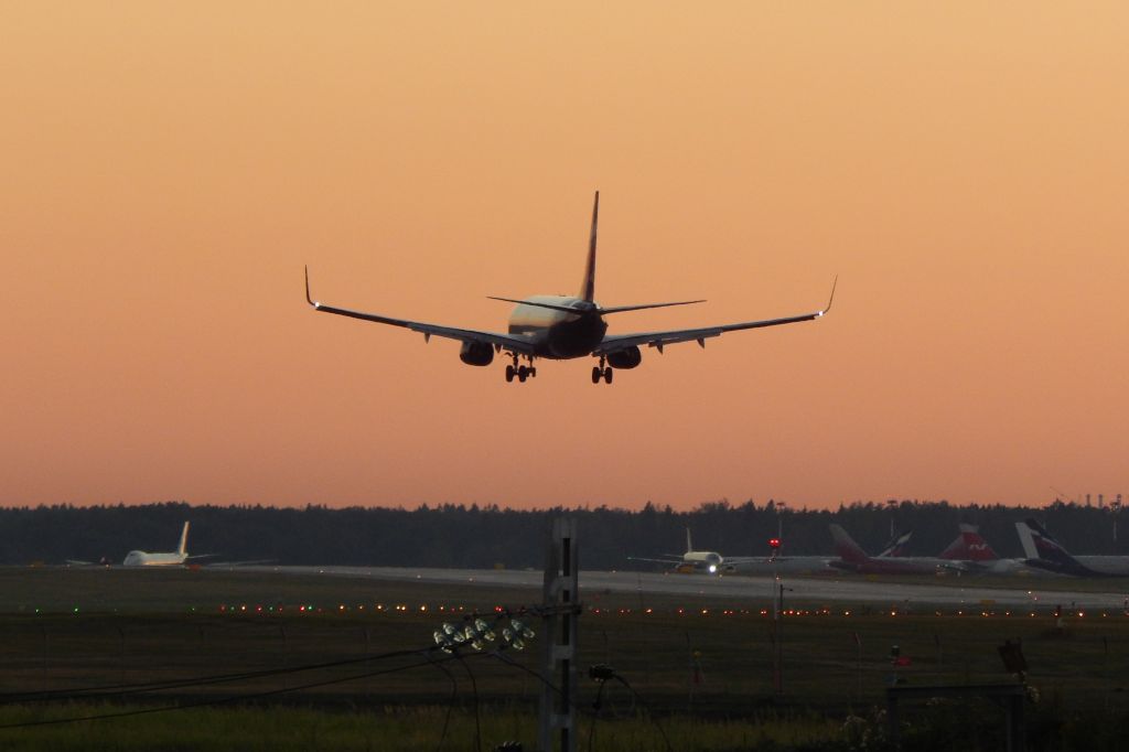Boeing 737-800 —