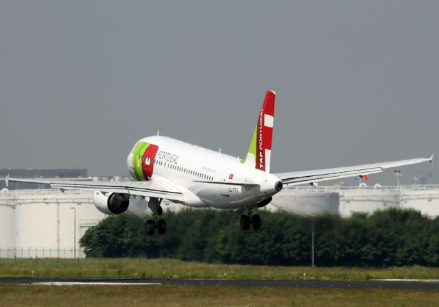 Airbus A320 (CS-TTS)