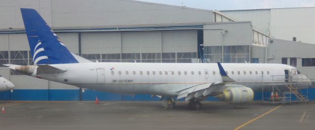 Embraer ERJ-190 (HP-1557CMP)